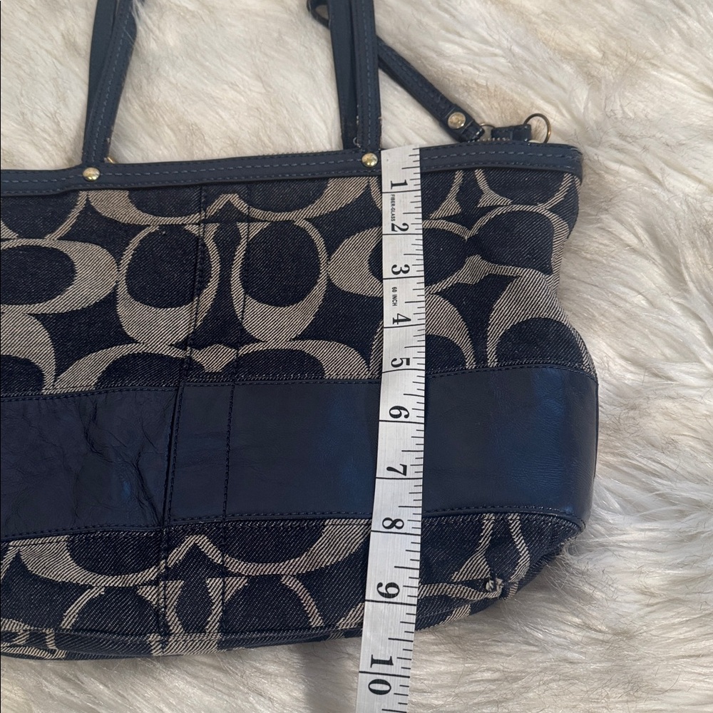 Vintage Coach Signature Denim Tote Bag Navy
Women's Tote Bag . - Picture 11 of 11